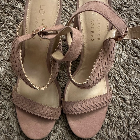 LC Lauren Conrad Stresuel laser cut block heels Never Worn No Box New - Picture 3 of 5